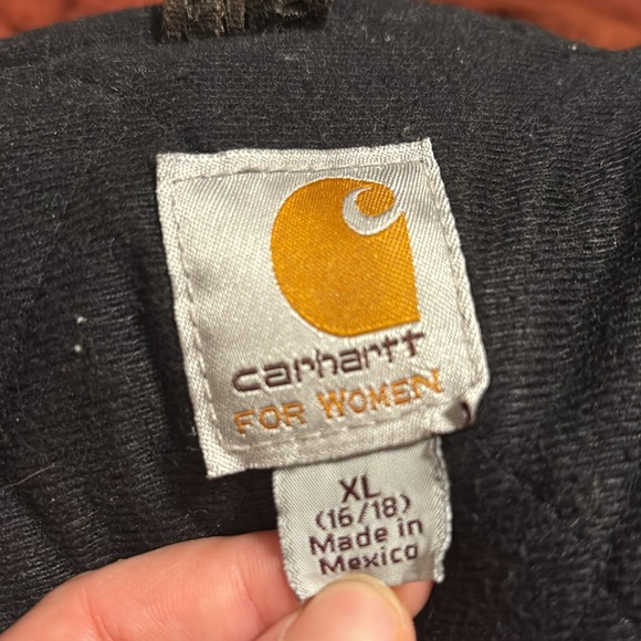 Women’s Carhartt Jacket - Picture 3 of 3